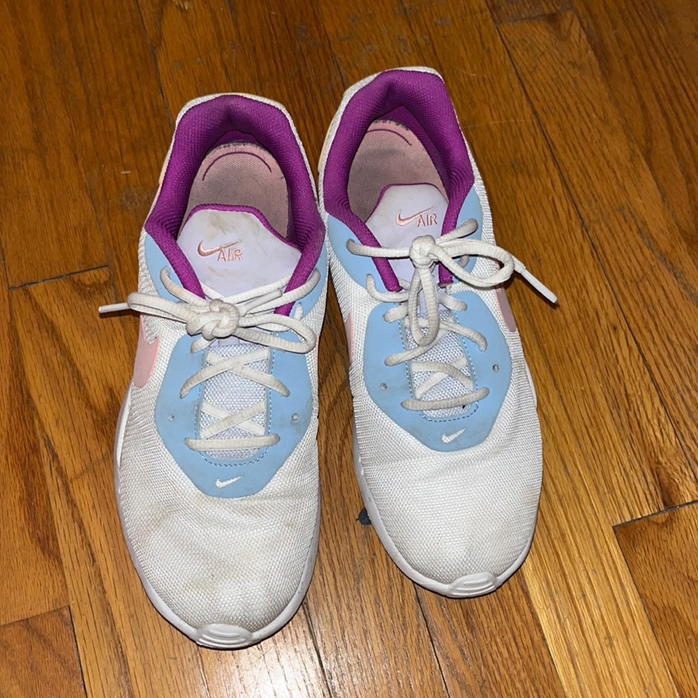 Size 10 women Nikes